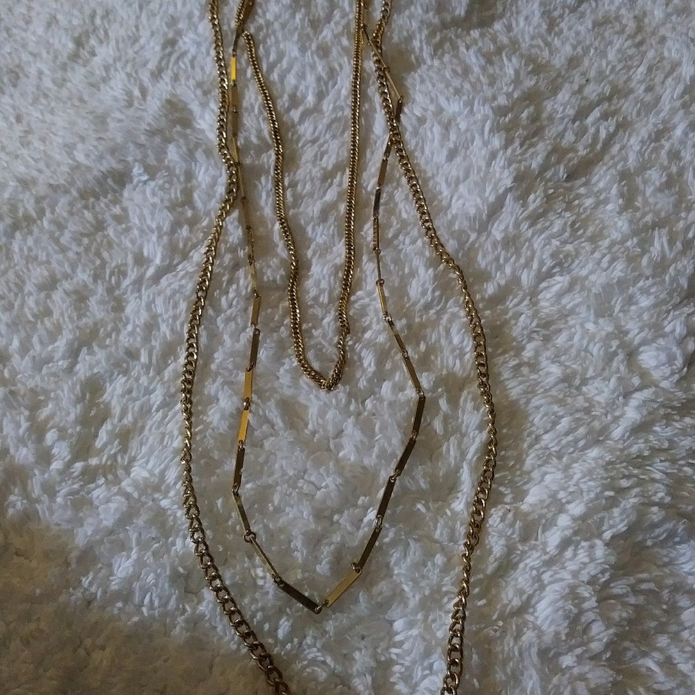 Beautiful gold tone 3 strand necklace